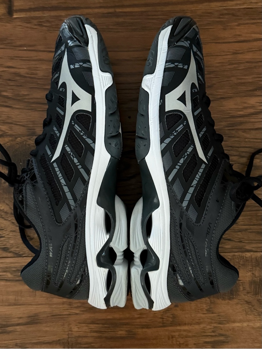 Mizuno Wave Voltage Volleyball Court Shoes Women's 8.5 Black Silver Lightweight - Picture 5 of 9